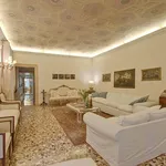 Rent 4 bedroom apartment of 150 m² in Venezia