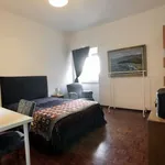 Rent a room of 200 m² in lisbon