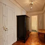 Appartement de 1200 m² avec 3 chambre(s) en location à Paris