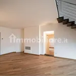 Affitto 5 camera appartamento di 184 m² in Genoa