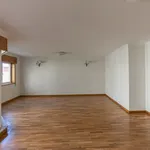 Rent 3 bedroom apartment of 288 m² in Porto