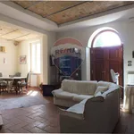 Rent 10 bedroom house of 300 m² in Chieti