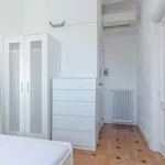 Rent a room of 120 m² in Madrid