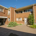 Rent 3 bedroom apartment in Toronto