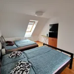 Pronajměte si 3 ložnic/e dům o rozloze 180 m² v Prague