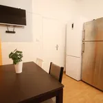 Rent 2 bedroom apartment of 10 m² in Barcelona