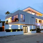 Rent 8 bedroom house of 750 m² in Bang Lamung