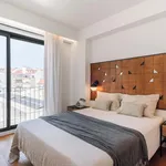 Rent 4 bedroom apartment of 74 m² in Lisboa