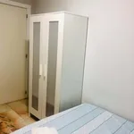 Rent a room of 400 m² in Sevilla