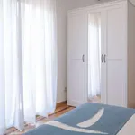 Rent a room of 240 m² in madrid