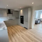 Rent 3 bedroom flat in Yorkshire And The Humber