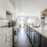 Maison de 2497 m² avec 6 chambre(s) en location à Toronto