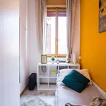 Rent a room of 72 m² in Milan