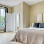 Rent 3 bedroom apartment of 130 m² in paris