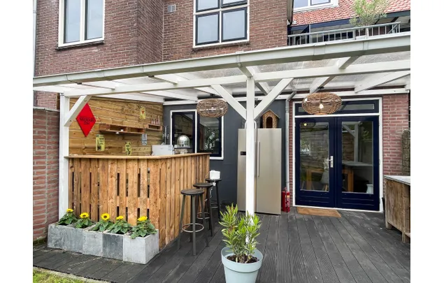 Huur 6 slaapkamer huis van 131 m² in Erfgooiersbuurt