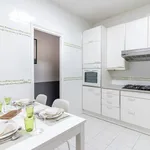 Rent 4 bedroom apartment of 25 m² in Barcelona