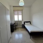 Rent 1 bedroom apartment of 110 m² in modena