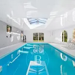 Rent 8 bedroom house of 316 m² in Le