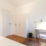 Rent a room of 240 m² in madrid