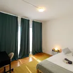 Rent a room of 120 m² in lisbon