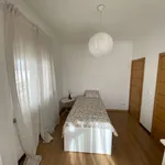 Rent a room of 75 m² in lisbon