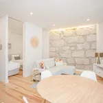 Rent 5 bedroom apartment of 68 m² in Porto