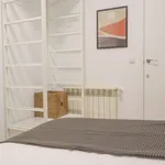 Rent a room of 245 m² in madrid