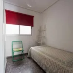 Rent a room of 150 m² in valencia