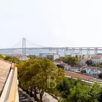 Rent 4 bedroom apartment of 140 m² in Lisbon