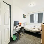 Rent 3 bedroom flat in East Midlands