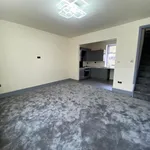 Rent 4 bedroom house in Calderdale