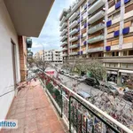 Affitto 6 camera appartamento di 245 m² in Palermo