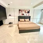 Rent 6 bedroom house of 400 m² in Bangkok