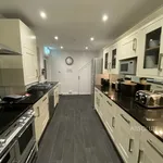 Rent 4 bedroom apartment in Torquay