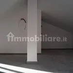 Affitto 3 camera appartamento di 100 m² in Sesto Calende