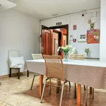 Rent a room of 220 m² in Madrid