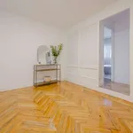 Rent a room of 180 m² in madrid