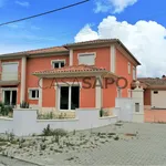 Rent 5 bedroom house of 373 m² in Leiria