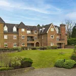 Rent 3 bedroom flat in Weybridge