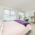 Rent 2 bedroom flat in Elmbridge