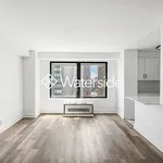 Rent 2 bedroom apartment of 875 m² in Manhattan