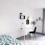 Rent a room of 83 m² in Vénissieux