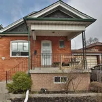 Maison de 699 m² avec 5 chambre(s) en location à Toronto