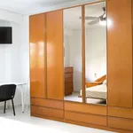 Rent a room of 150 m² in valencia