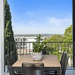 Rent 3 bedroom apartment in Carlton