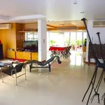 Rent 4 bedroom apartment of 300 m² in Bangkok