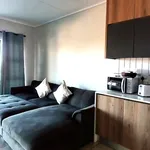 Rent 1 bedroom house of 61 m² in Johannesburg