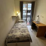 Rent a room of 100 m² in Madrid