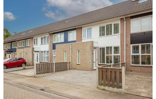 Huur 4 slaapkamer huis van 110 m² in Almere