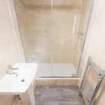 Rent 4 bedroom flat in Leeds